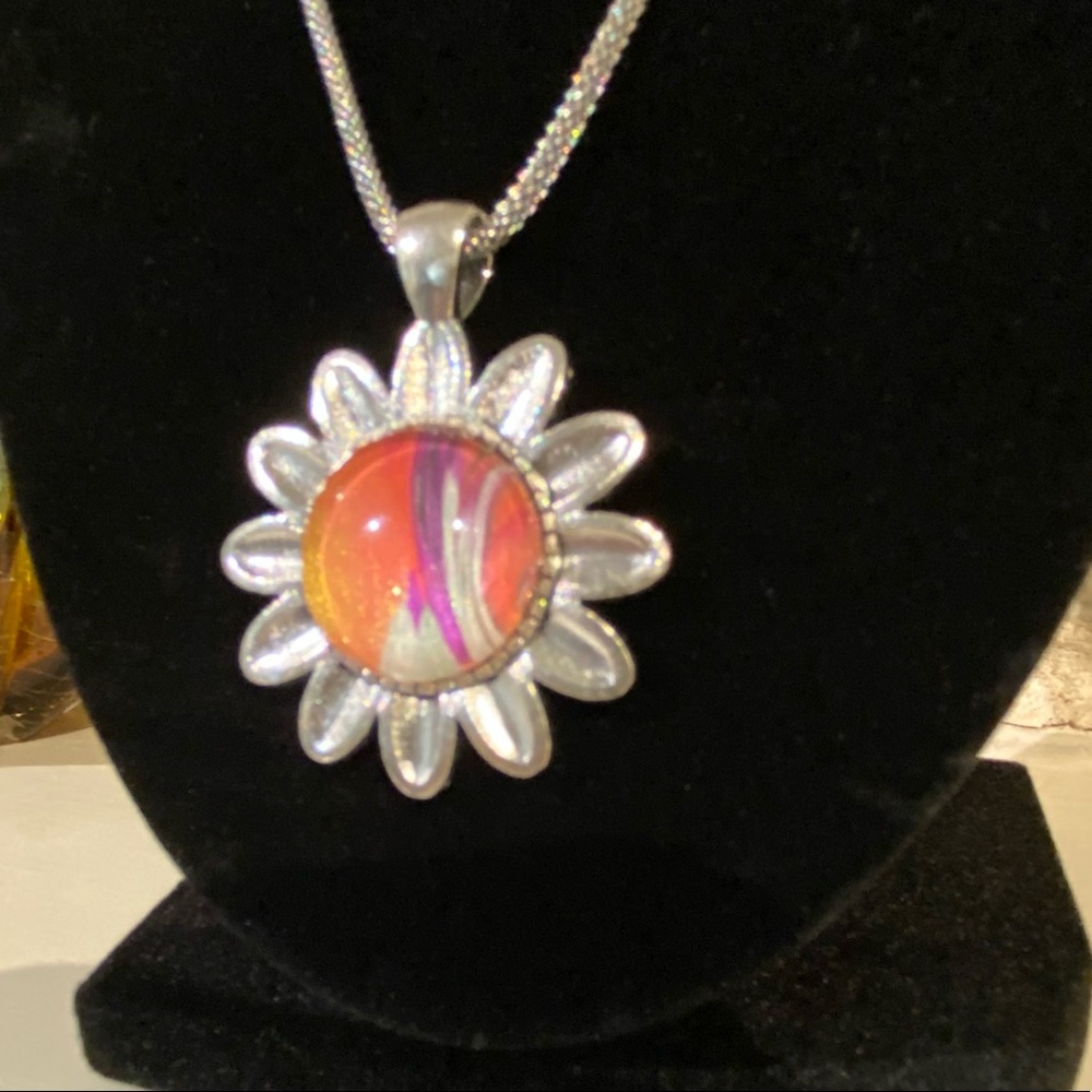 NWOT Abstract fluid pour wearable art sunflower pendant reversible necklace - Picture 4 of 6